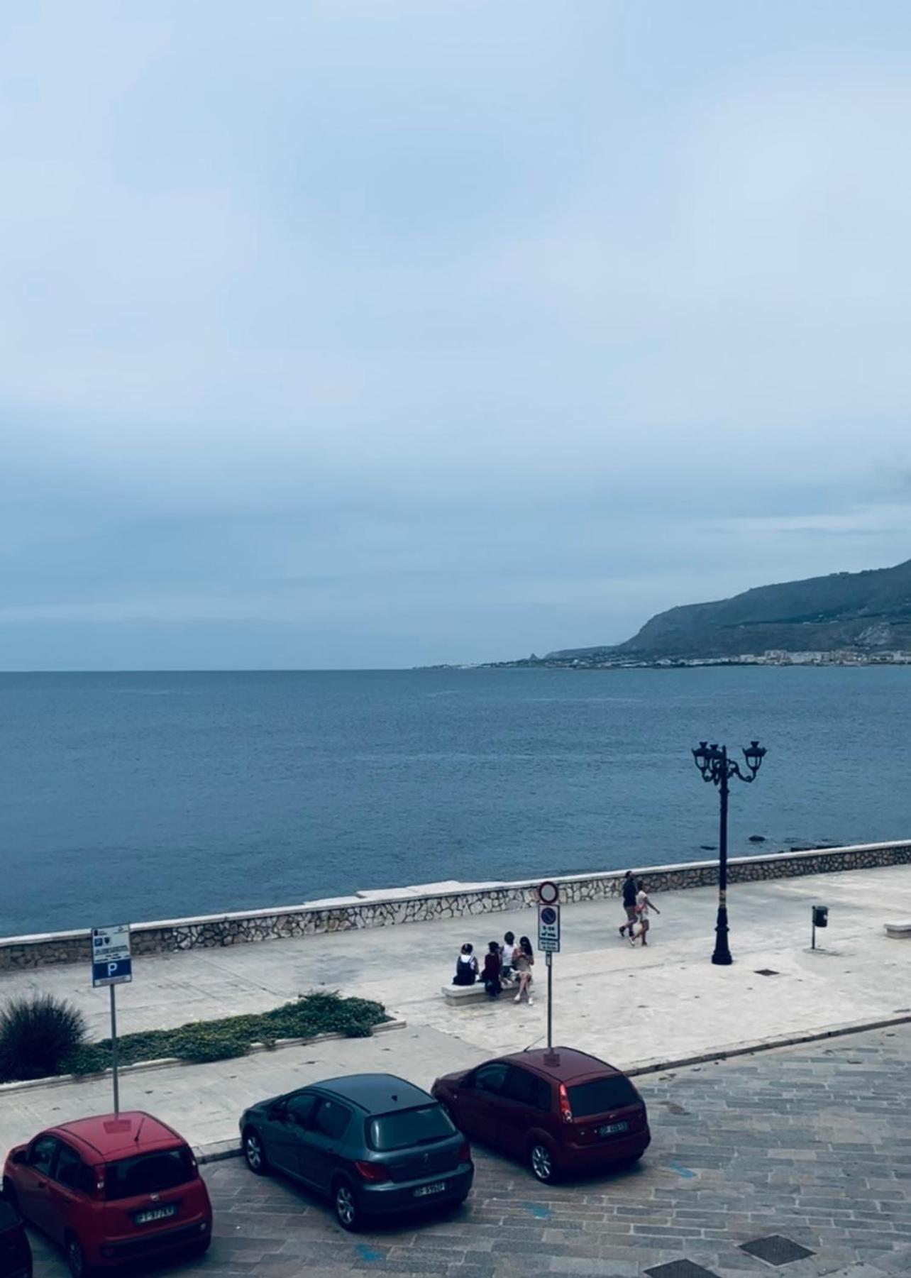 Attico Vista Mare Trapani Apartment Bagian luar foto