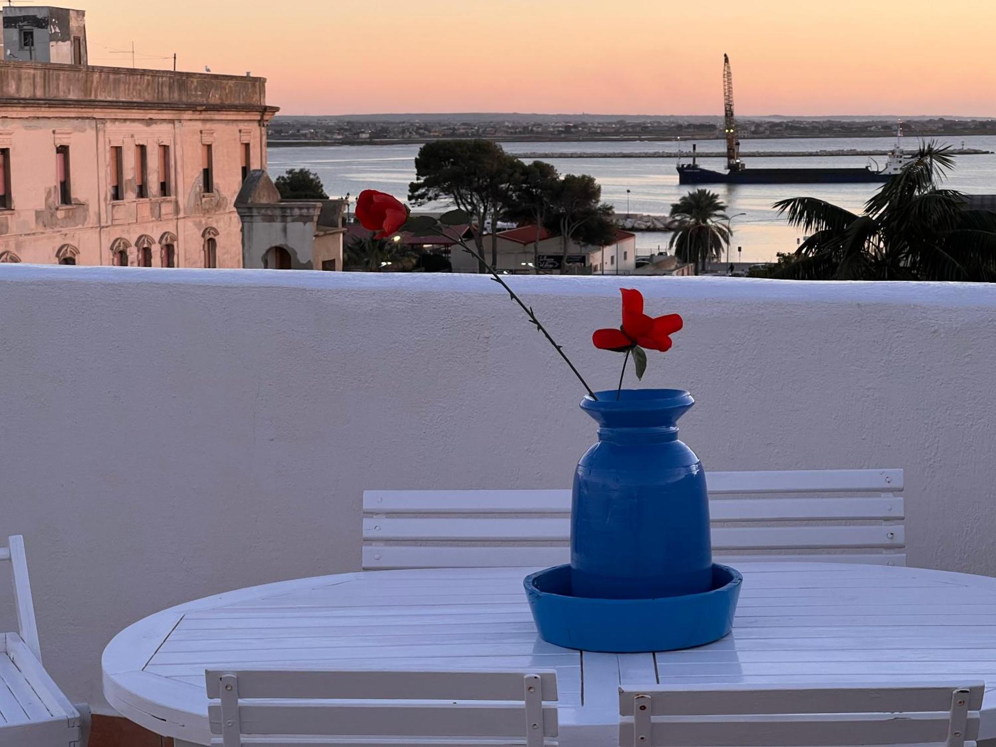 Attico Vista Mare Trapani Apartment Bagian luar foto