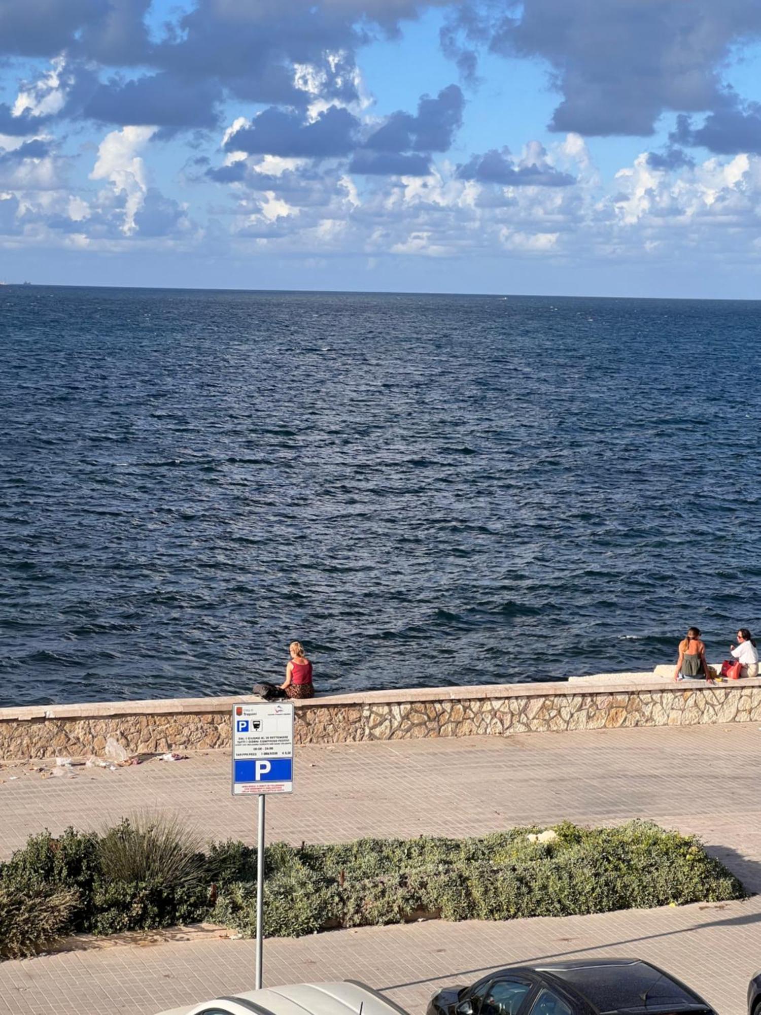 Attico Vista Mare Trapani Apartment Bagian luar foto
