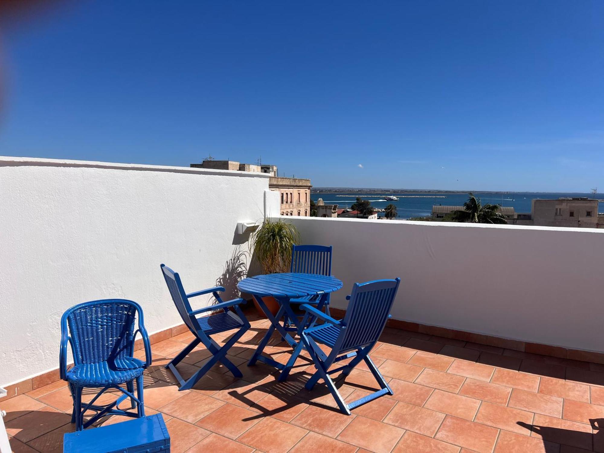 Attico Vista Mare Trapani Apartment Bagian luar foto