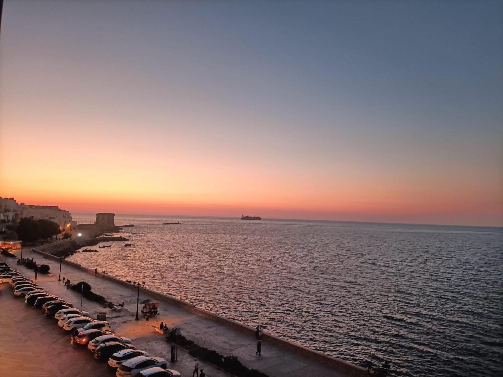 Attico Vista Mare Trapani Apartment Bagian luar foto